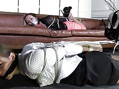 Hai cô gái hogtied