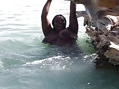 Tôi trên bãi biển