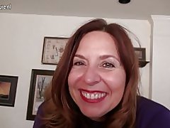 Nghịch ngợm mẹ người Mỹ chơi với mình